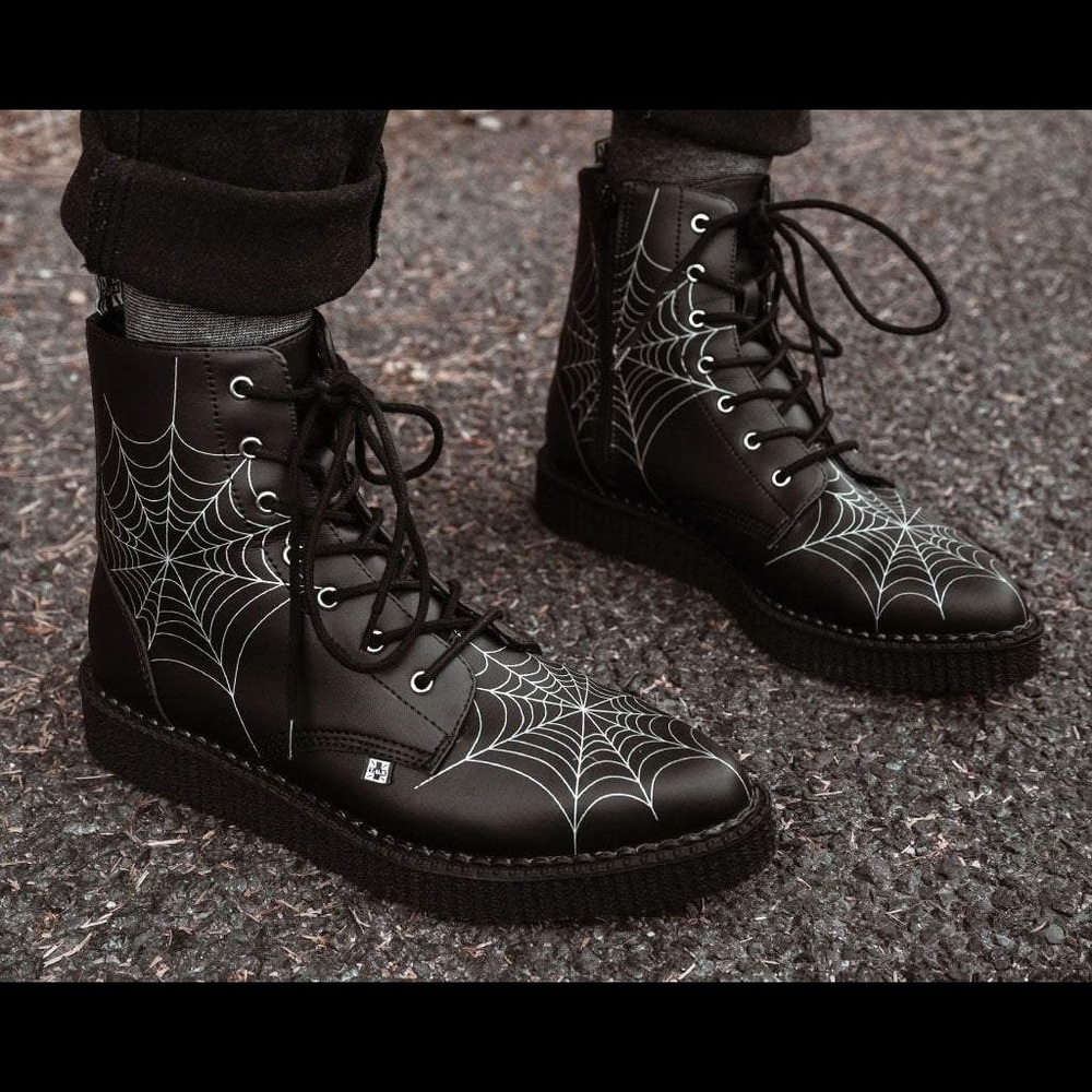 T.U.K. Black TUKskin 7-eye Spiderweb Glow boot size 8